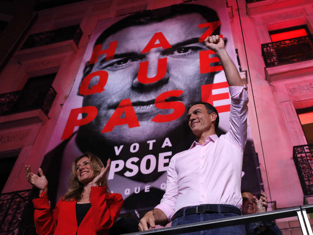 Pedro Sánchez, Spain's prime minister and Socialist Party leader, gestures to supporters outside the party headquarters following the general election in Madrid on Sunday
